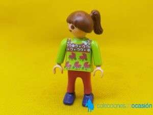 Playmobil Niña con mariquitas en la camiseta, niña city