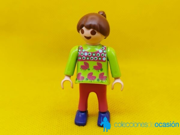 Playmobil Niña con mariquitas en la camiseta, niña city