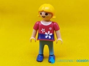 Playmobil Niña con blusa de flores, niña city