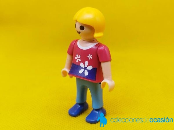 Playmobil Niña con blusa de flores, niña city - Imagen 2