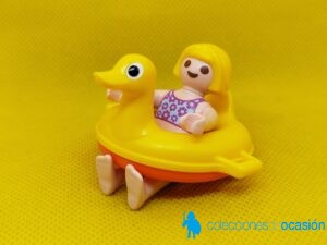 Playmobil Niña con flotador de pato amarillo