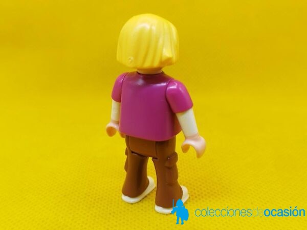 Playmobil Niña con jirafa en la camiseta, niña city - Imagen 3