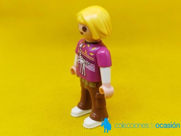 Playmobil Niña con jirafa en la camiseta, niña city - Imagen 2