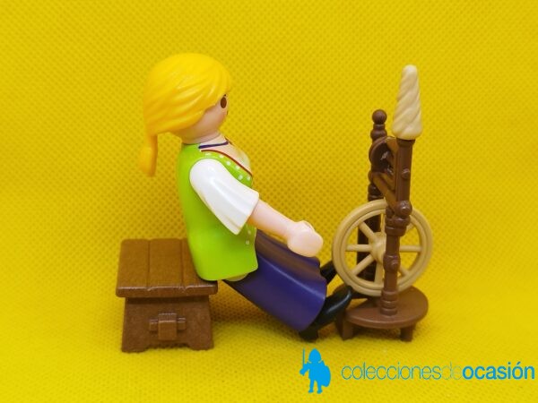 Playmobil Aldeana con máquina de Hilar, rueca, figura para Belén - Imagen 2