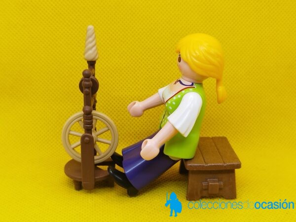 Playmobil Aldeana con máquina de Hilar, rueca, figura para Belén - Imagen 3