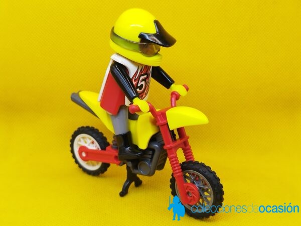 Playmobil Motorista de cross REF 4923, moto en huevo rojo