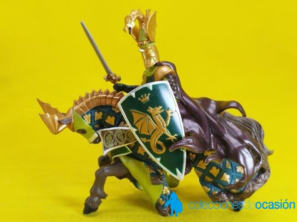Papo Caballero con Dragón en el escudo de armas - Imagen 3