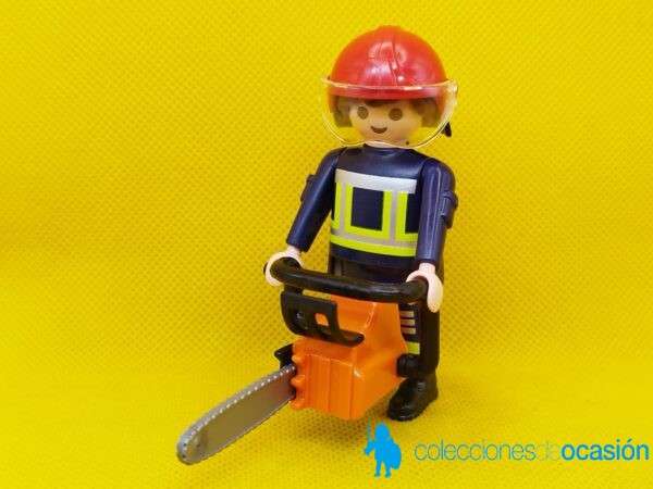 Playmobil Bombero con motosierra