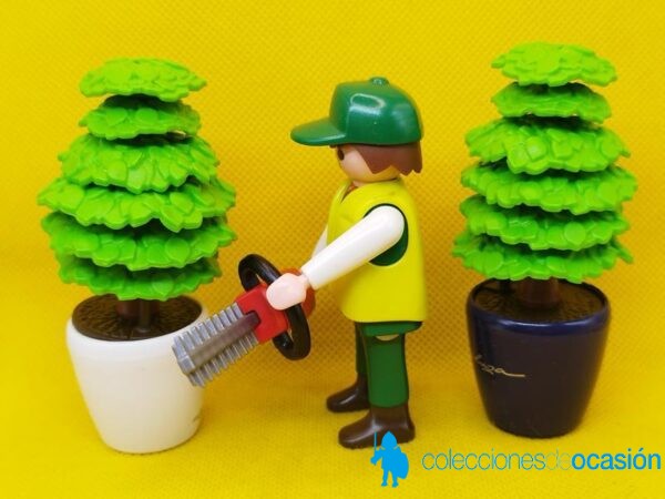 Playmobil Jardinero con cortasetos y maceteros REF 4485 - Imagen 2