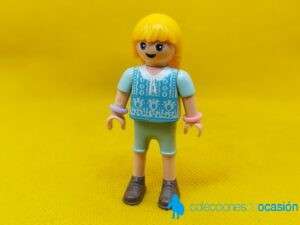Playmobil Niña rubia adolescente con pantalón corto