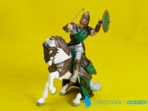 Papo árabe con caballo acorazado