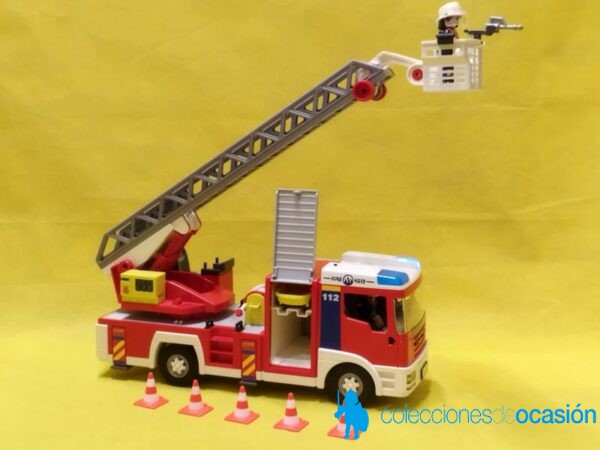 Playmobil Camión de bomberos con luces de emergencia REF 4820 - Imagen 2