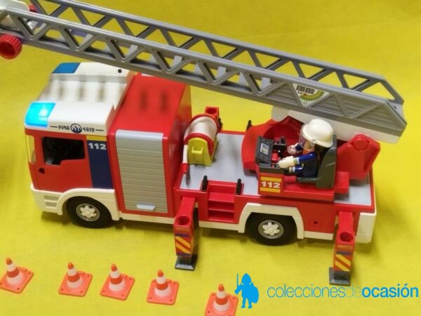 Playmobil Camión de bomberos con luces de emergencia REF 4820 - Imagen 3