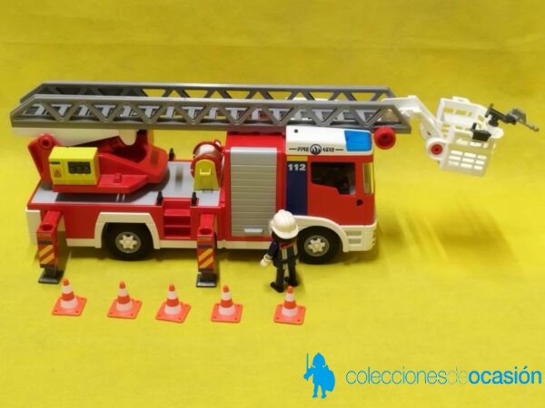 Playmobil Camión de bomberos con luces de emergencia REF 4820 - Imagen 5