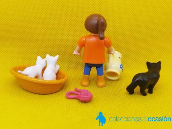Playmobil Niña con gatos, niña city - Imagen 3