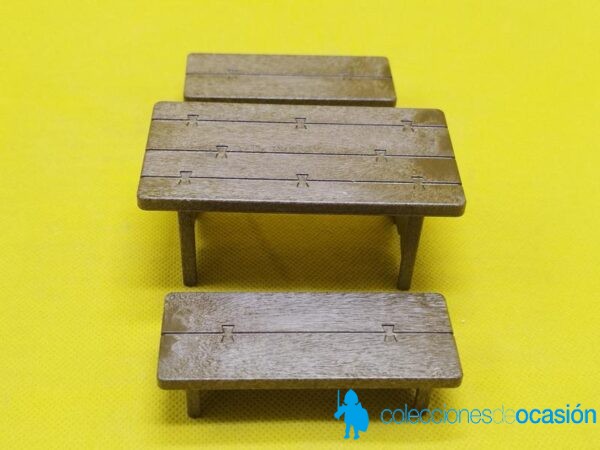 Playmobil Mesa con dos taburetes largos, muebles - Imagen 2