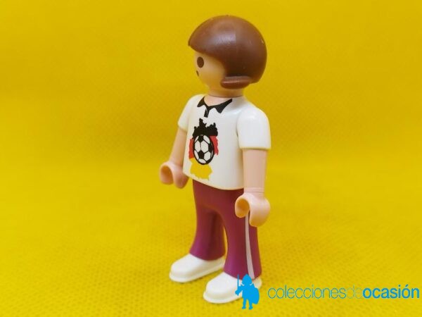 Playmobil Niña con balón en la camiseta, niña city - Imagen 2