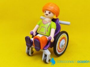 Playmobil Niña con silla de ruedas y escayola
