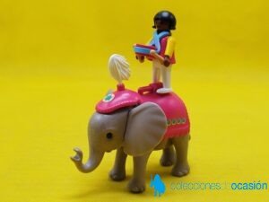 Playmobil Niña con tambor sobre cría de elefante