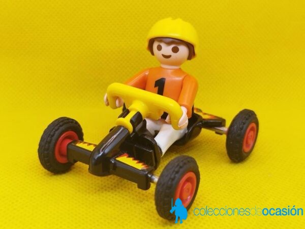 Playmobil Niño con car y casco amarillo