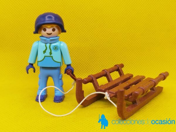 Playmobil Niño con trineo y casco