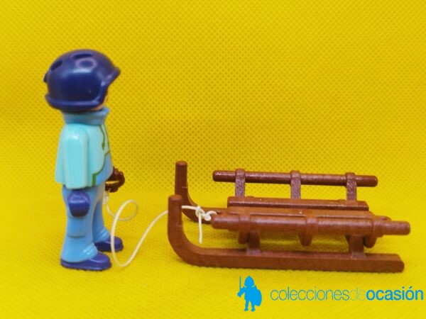 Playmobil Niño con trineo y casco - Imagen 2