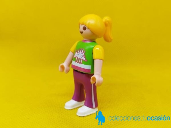 Playmobil Niña rubia con coleta, niña city - Imagen 2