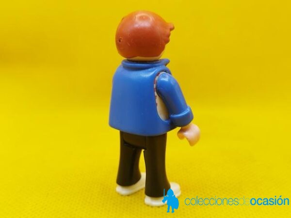 Playmobil Niño city con chaqueta azul, niño pelirrojo - Imagen 3