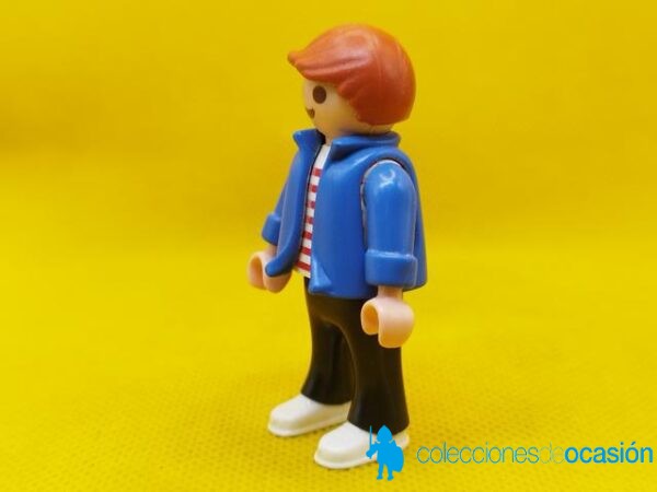 Playmobil Niño city con chaqueta azul, niño pelirrojo - Imagen 2