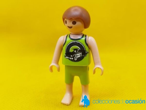 Playmobil Niño descalzo con pantalón corto verde, niño city