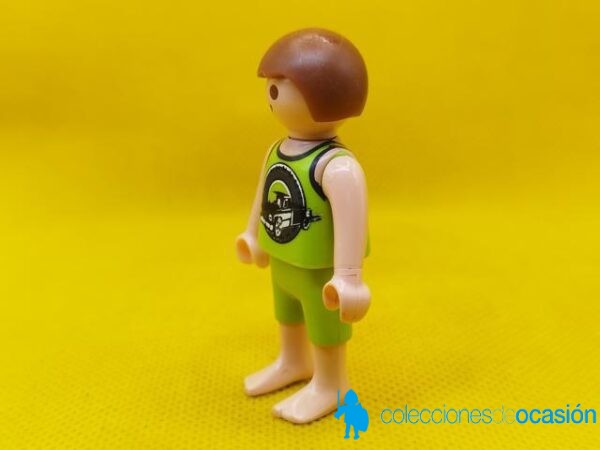Playmobil Niño descalzo con pantalón corto verde, niño city - Imagen 2