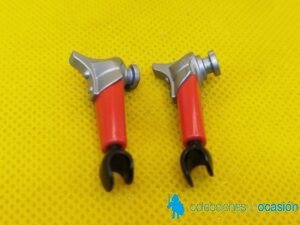 Playmobil Brazos rojos con armadura en los hombros y manos negras