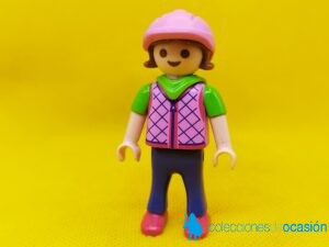 Playmobil Niña city con chaleco y gorra