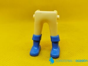 Playmobil Piernas medievales pantalón crema con botas azules