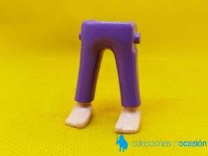 Playmobil Piernas pantalón morado con pies descalzos