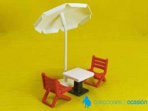 Playmobil 2 sillas plegables rojas con mesa y sombrilla, muebles