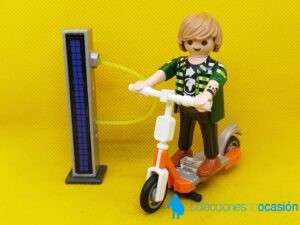 Playmobil Chico city con patinete eléctrico