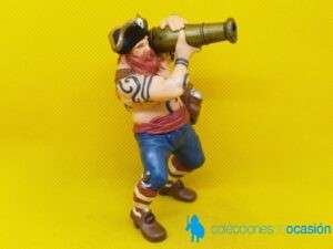 Papo pirata con cañón al hombro