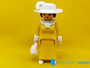 Playmobil Mujer vintage con vestido amarillo y sombrero y bolso blancos