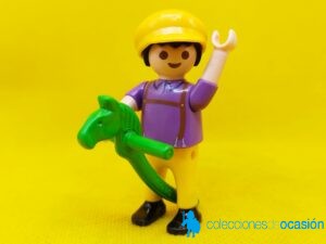 Playmobil Niño victoriano con caballito y gorra amarilla