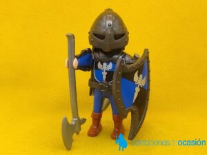 Playmobil Caballero acorazado medieval con hacha larga de combate