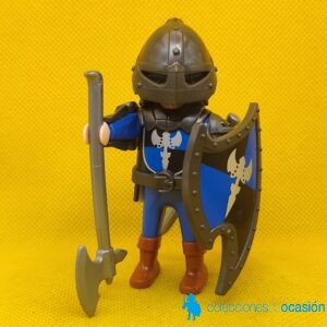 Playmobil Caballero acorazado medieval con hacha larga de combate