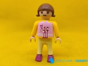 Playmobil Niña city con caracol en la camiseta
