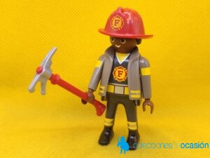 Playmobil Bombero negro con casco y hacha  rojos