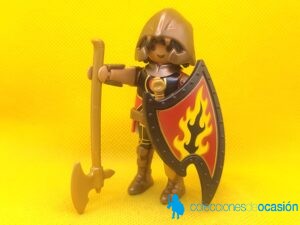 Playmobil Caballero Novelmore con hacha larga de combate dorada