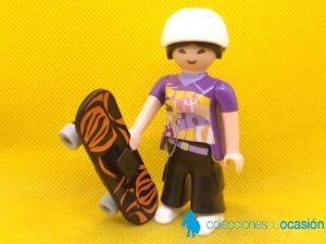 Playmobil Chica con casco y monopatín