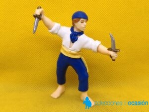 Simba pirata descalzo con cuchillos