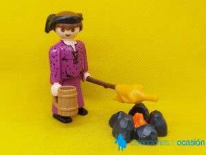 Playmobil Aldeano asando un pollo, figura para belén