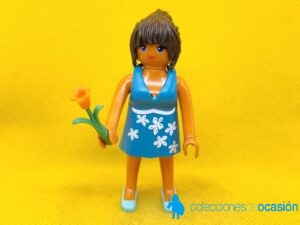 Playmobil Mujer actual con vestido azul y flor