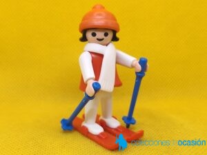 Playmobil Niña con esquíes, gorro y bufanda